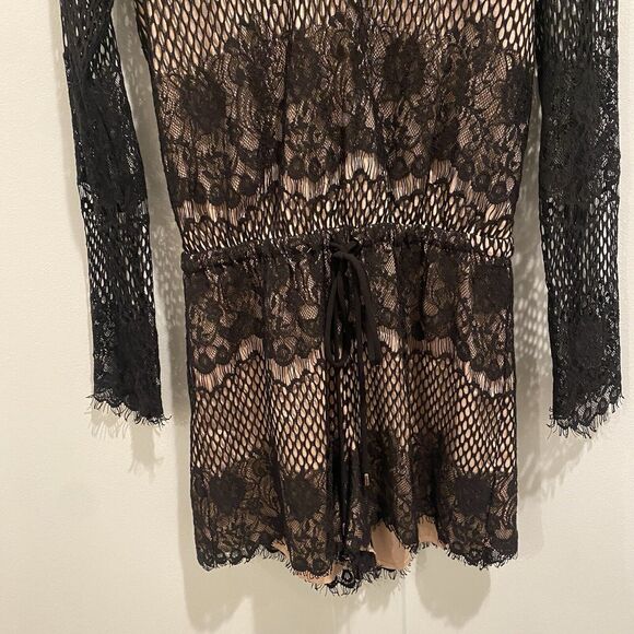 Lucy Paris‎ Romper Women's Medium Black Lace Bell Sleeve Lined Going Out - Picture 4 of 13